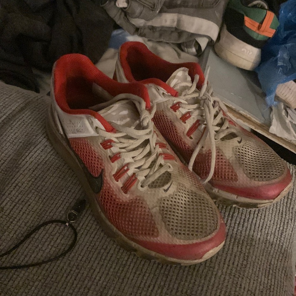 Red and black Nike airmax